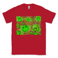 Red shamrock glitter leopard and wood background Classic Tee - Artiststas