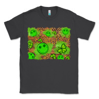 Smoke shamrock glitter leopard and wood background Classic Tee - Artiststas