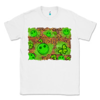 White shamrock glitter leopard and wood background Classic Tee - Artiststas