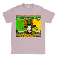 Lilac saint patricks cow and hat with sunflower and shamrock Classic Tee - Artiststas