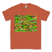 Copper horseshoe shamrock leopard wood glitter background Classic Tee - Artiststas