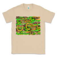 Mushroom horseshoe shamrock leopard wood glitter background Classic Tee - Artiststas