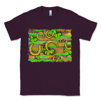 Plum horseshoe shamrock leopard wood glitter background Classic Tee - Artiststas