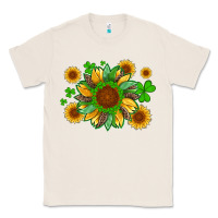 Natural st patricks sunflowers with shamrock and glitters with leopard Classic Tee - Artiststas
