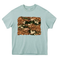 Arona camouflage and leopard background Heavy Core Tee - Artiststas