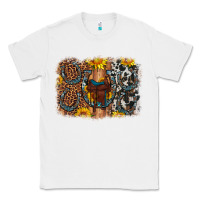White saddle sunflower horseshoe cowhide leopard background Classic Tee - Artiststas