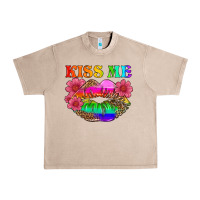 French Oak lgbtq kiss me Urban Heavy Tee - HRA Design Shop