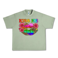 Oil Green lgbtq kiss me Urban Heavy Tee - HRA Design Shop