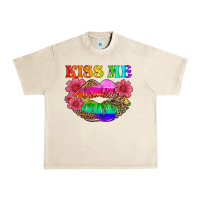Sandshell lgbtq kiss me Urban Heavy Tee - HRA Design Shop