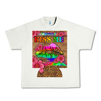 Pistachio lgbtq kiss me  can cooler Urban Heavy Tee - HRA Design Shop