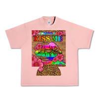 Salmon lgbtq kiss me  can cooler Urban Heavy Tee - HRA Design Shop