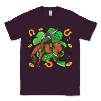 Plum cowboy with shamrock Classic Tee - Artiststas