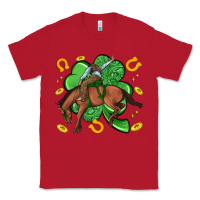 Red cowboy with shamrock Classic Tee - Artiststas