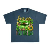 Midnight Navy Kiss me im irish st.patricks day lips st.patricks Urban Heavy Tee - Neo Western