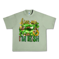 Oil Green Kiss me im irish st.patricks day lips st.patricks Urban Heavy Tee - Neo Western