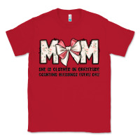 Red mom she is clothed in gratitude counting blessings Classic Tee - JahusDesignShop