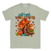 Matcha jusr a girl who loves fall  cowgirl Classic Tee - AdoDesignShop