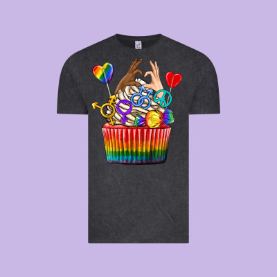 Vintage Tee pride rainbow cupcake