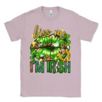 Lilac Kiss me im irish st.patricks day lips st.patricks Classic Tee - Neo Western