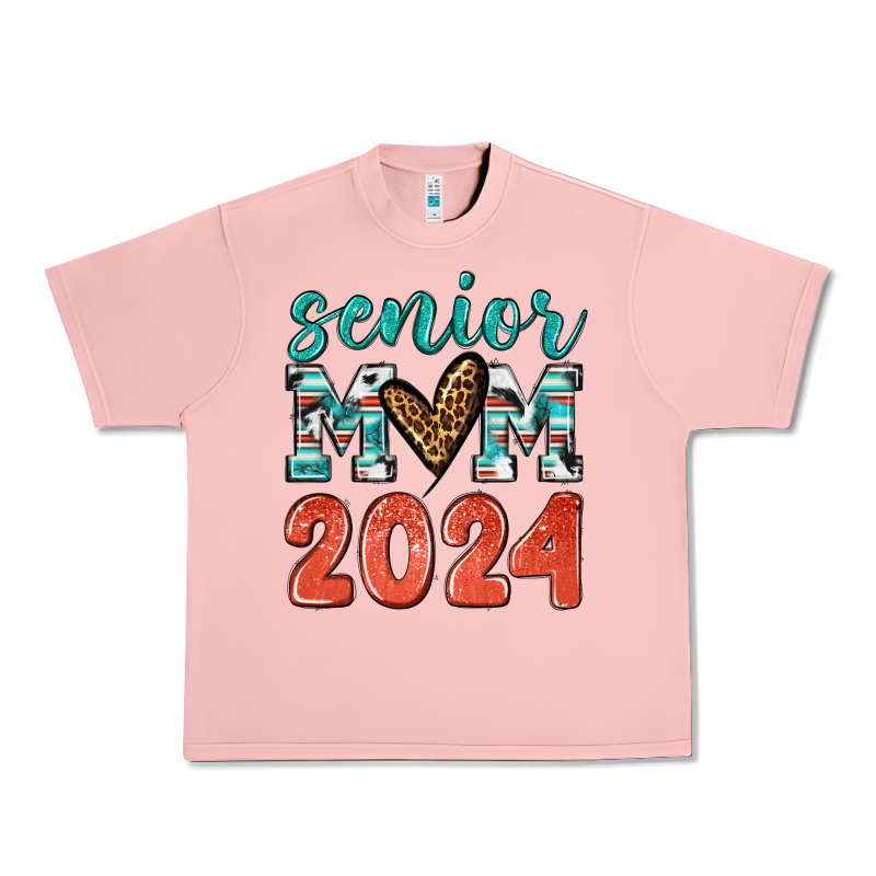 Senior Mom 2024 Tbw Urban Heavy Tee by texasbilliewilder | Teevron