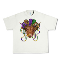 Pistachio highland cow with mardi gras hat Urban Heavy Tee - RanaPortraitStore