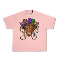 Salmon highland cow with mardi gras hat Urban Heavy Tee - RanaPortraitStore