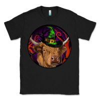 Black halloween highland cow round Classic Tee - RanaPortraitStore