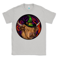 Moon Dust halloween highland cow round Classic Tee - RanaPortraitStore