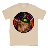 Mushroom halloween highland cow round Classic Tee - RanaPortraitStore