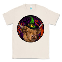 Natural halloween highland cow round Classic Tee - RanaPortraitStore