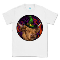 White halloween highland cow round Classic Tee - RanaPortraitStore