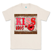 Natural valentine's day kiss me Classic Tee - BarkalooDesign