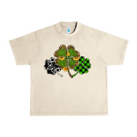 Sandshell st patricks day shamrock gold Urban Heavy Tee - RanaPortraitStore