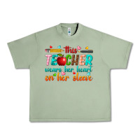Oil Green this teacher wears her heart on her sleeve Urban Heavy Tee - texasbilliewilder