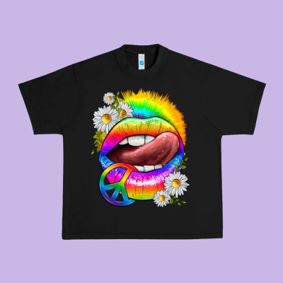 Urban Heavy Tee rainbow lips with daisies