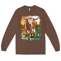Chestnut longhorn cow with desert background Long Sleeve Tee - RanaPortraitStore