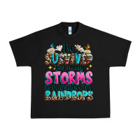 Black ive survived too many storms to be bothered by raindrops Urban Heavy Tee - texasbilliewilder