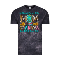 Cloud Black god gifted me two titles mom and grandma and i roc Vintage Tee - RanaPortraitStore