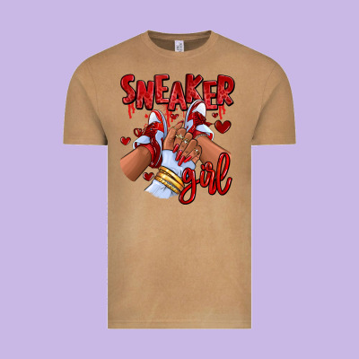 Vintage Tee red sneaker girl afro woman