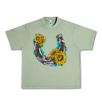 Oil Green horseshoe cowhide and sunflowers Urban Heavy Tee - texasbilliewilder