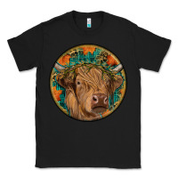 Black fall highland cow round Classic Tee - RanaPortraitStore