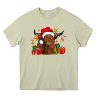 Mossy festive highland cow Heavy Core Tee - CowhideDigitalArt