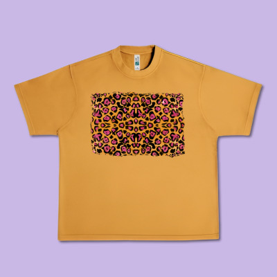 Urban Heavy Tee leopard glitter background