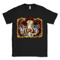 Black heifer cow christmas western background Classic Tee - RanaPortraitStore