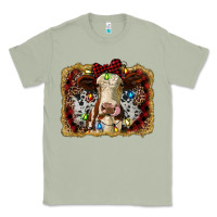 Matcha heifer cow christmas western background Classic Tee - RanaPortraitStore