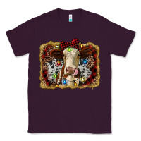 Plum heifer cow christmas western background Classic Tee - RanaPortraitStore