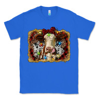 True Royal heifer cow christmas western background Classic Tee - RanaPortraitStore