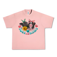 Salmon hogs and kisses pigs Urban Heavy Tee - Artiststas