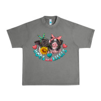 Tornado hogs and kisses pigs Urban Heavy Tee - Artiststas