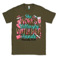 Army Green she works willingly with her hands Classic Tee - texasbilliewilder